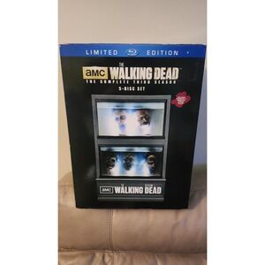 The Walking Dead Season 3 Limited Edition Blu Ray 5 Disc & Zombie Head Fish Tank